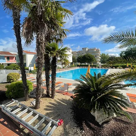 Villaggio Luna Swimmingpool- Agenzia Cocal Lejlighed