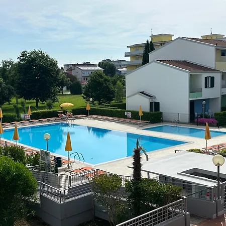 Lejlighed Villaggio Luna Swimmingpool- Agenzia Cocal