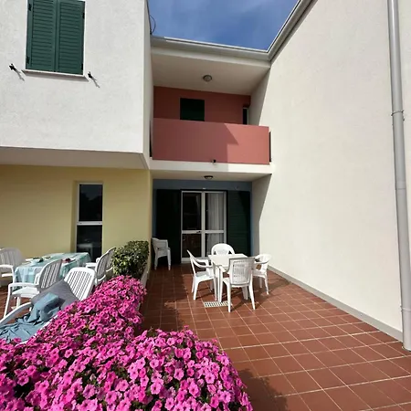 Villaggio Luna Swimmingpool- Agenzia Cocal *